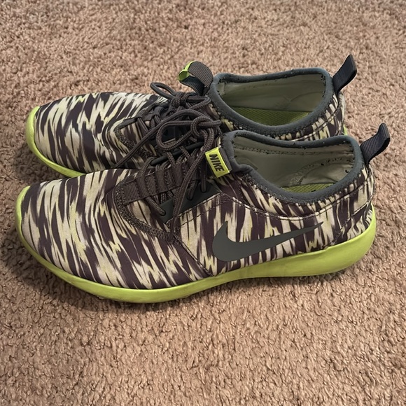 Nike Juvenate Print Qs WMNS Shoes Trainers Zebra - Picture 2 of 2